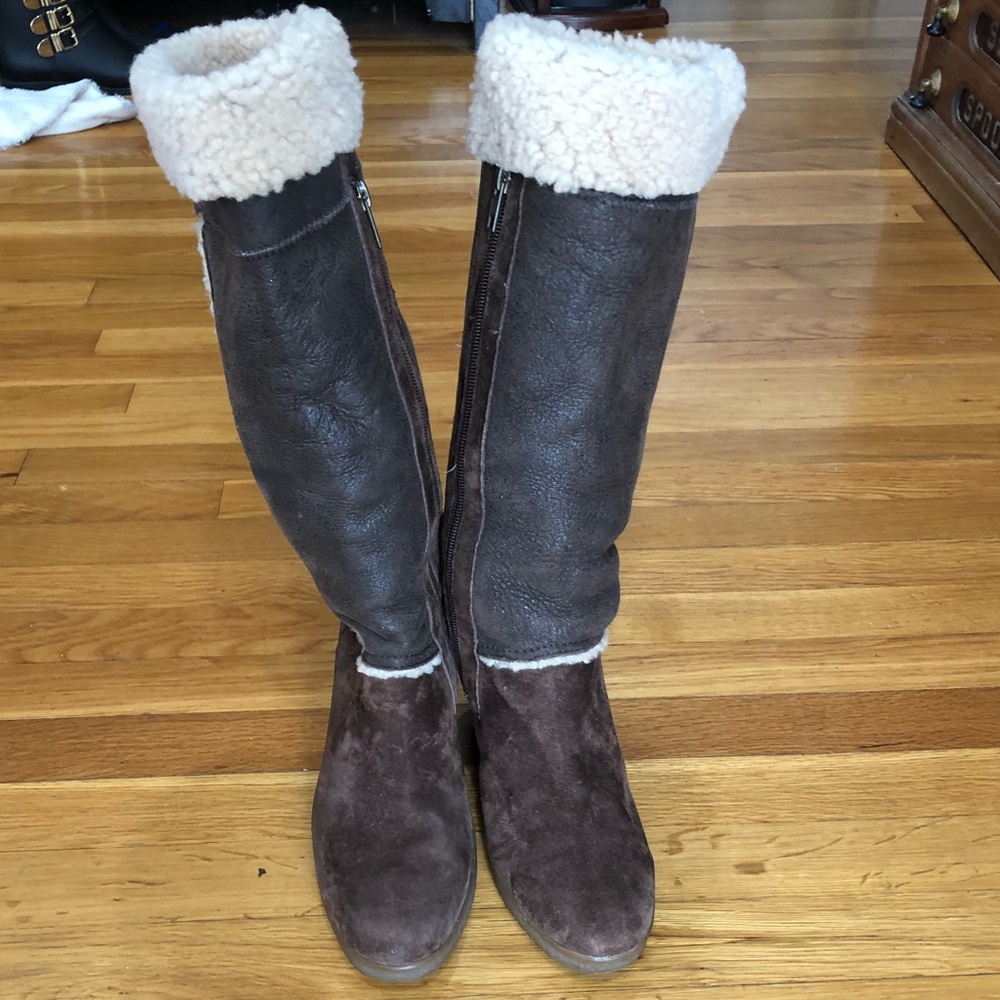 Uggs Sherpa, Suede and Leather Size 9